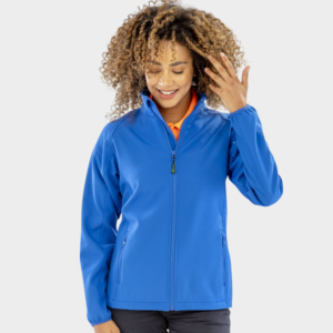 Ceci est une veste softshell femme.