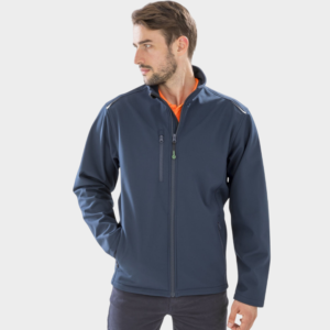 Ceci est une veste softshell pour homme.